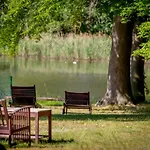 Matys Landhausperle An Der Mueritz 4* Рёбель